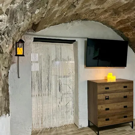 Romantic Vault - Wi-fi, Ac, 500m From The