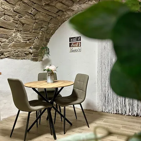 Apartment Romantic Vault - Wi-fi, Ac, 500m From The